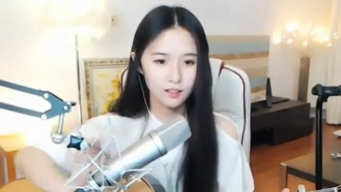 这个少女不太冷2